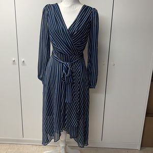 NWT Tommy Hilfiger, Hi-low dress size 4 with belt